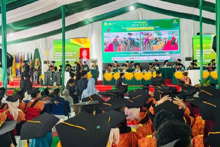 Rektor Sebut Alumni Duta Umri di Panggung Dunia dan Ingatkan Jasa Orang Tua